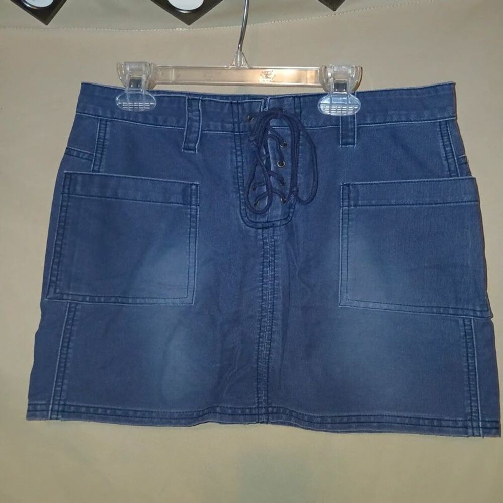Vintage American Eagle Y2K Lace-Up Denim Mini Skirt - Size 2